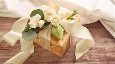 luxury wedding gifts ideas.